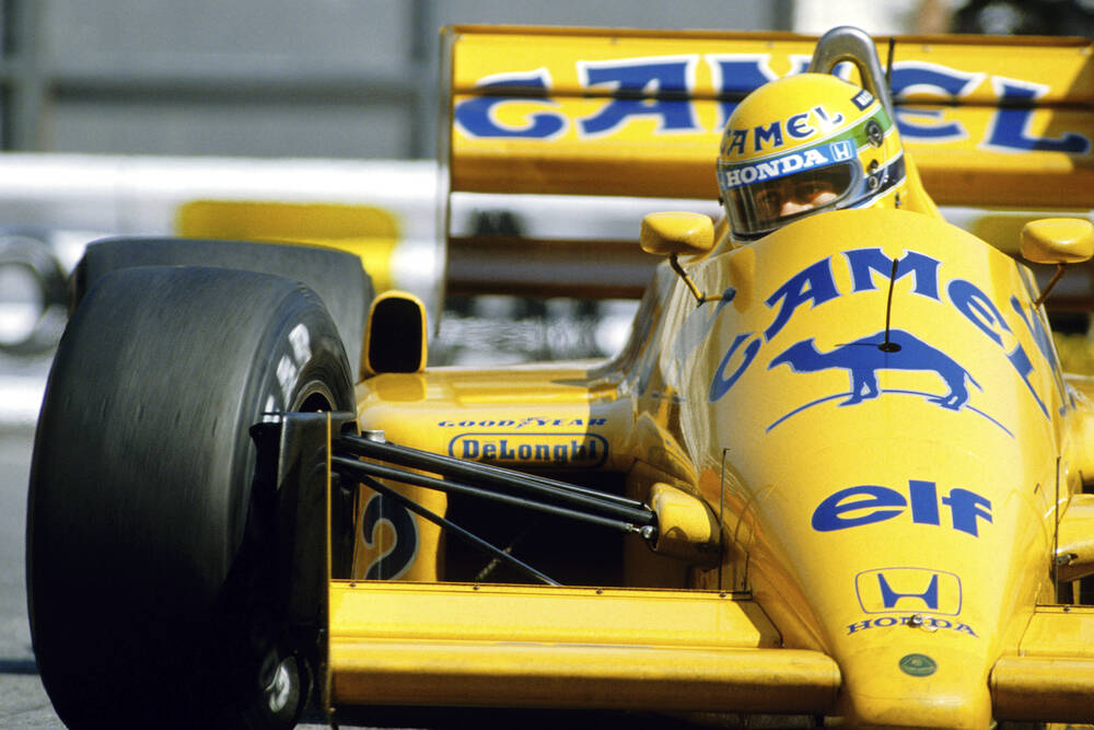 Ayrton Senna com a Lotus 99T no GP de Mônaco de 1987, antes de conquistar sua primeira vitória em Monte Carlo