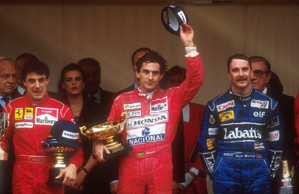 Ayrton Senna lidera o pelotão na largada do GP de Mônaco de 1991, prova que terminou com vitória do brasileiro