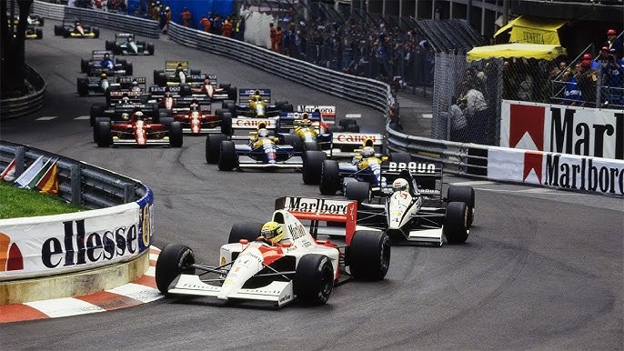 Ayrton Senna lidera o pelotão na largada do GP de Mônaco de 1991, prova que terminou com vitória do brasileiro